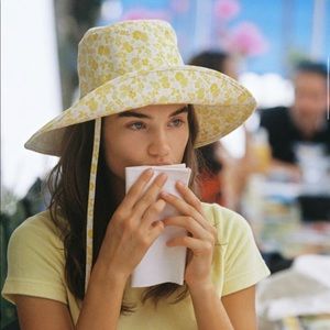 Lack of Color holiday bucket sunshine bloom